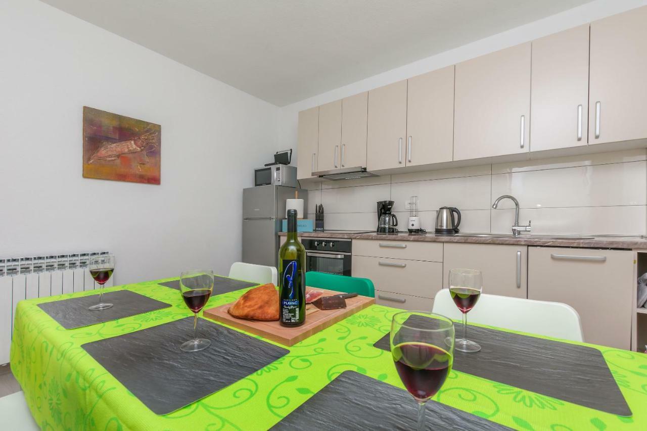 Apartment Adrian Omiš Εξωτερικό φωτογραφία