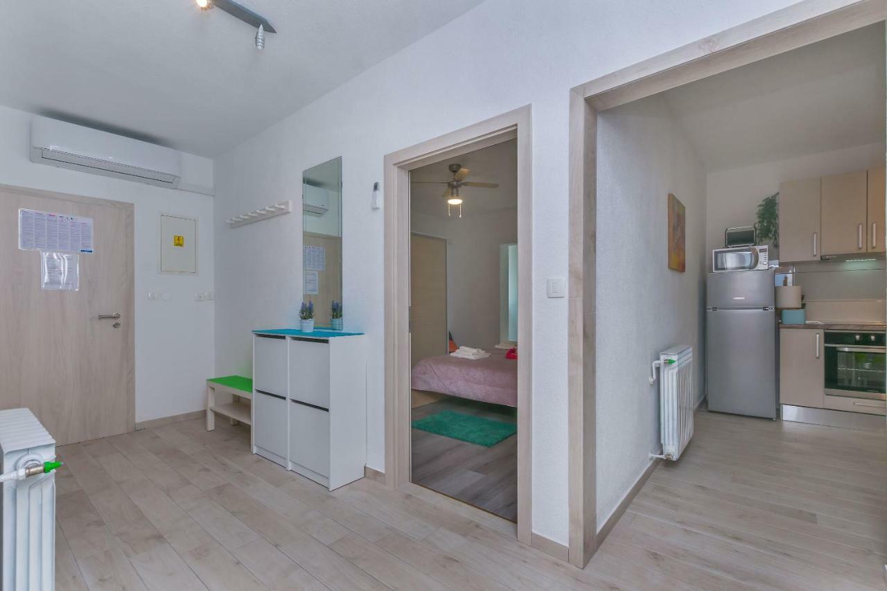 Apartment Adrian Omiš Εξωτερικό φωτογραφία